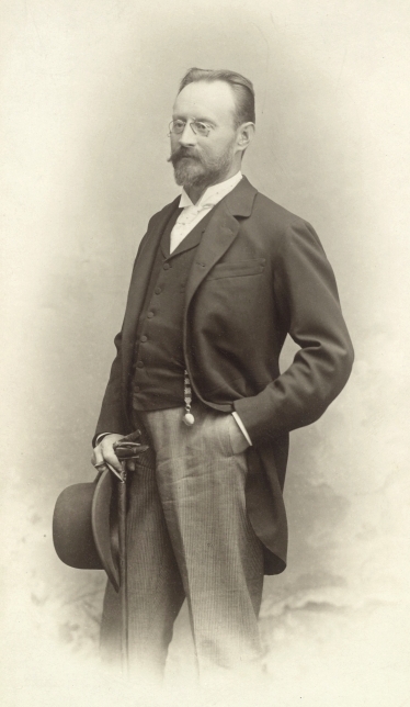Carl Auer von Welsbach 1910.jpg