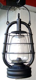 Dachbodenfund-Petroleumlampe-001.JPG